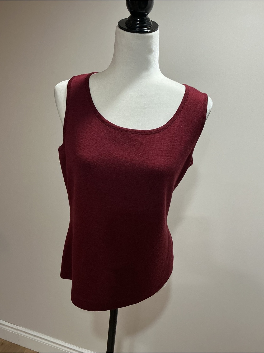 ST JOHN Santana Knit sleeveless Shell Top Tank‎ Burgundy Size medium wool blend